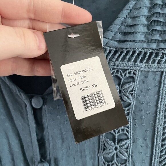 Tracy Evans Limited Wmn XS Blue Embroidered Tie/Button Front L/Sleeve Blouse NWT - Picture 8 of 12